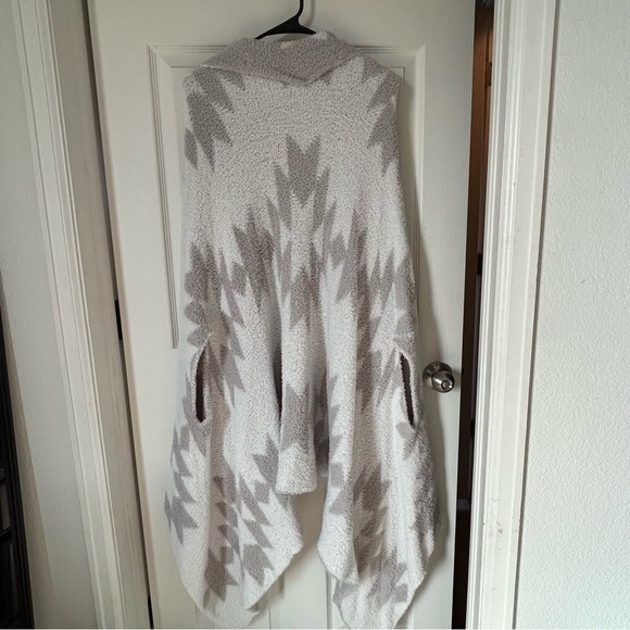 Cozy Gray Patterned Women's Sweater - Picture 2 of 6